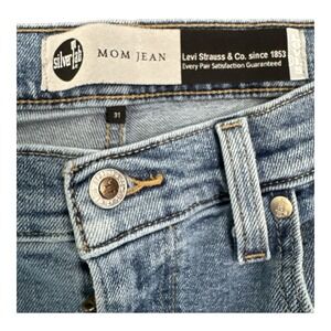 Levis SilverTab Mom Jeans Womens Size 31 Light Wash Blue High Rise Tapered